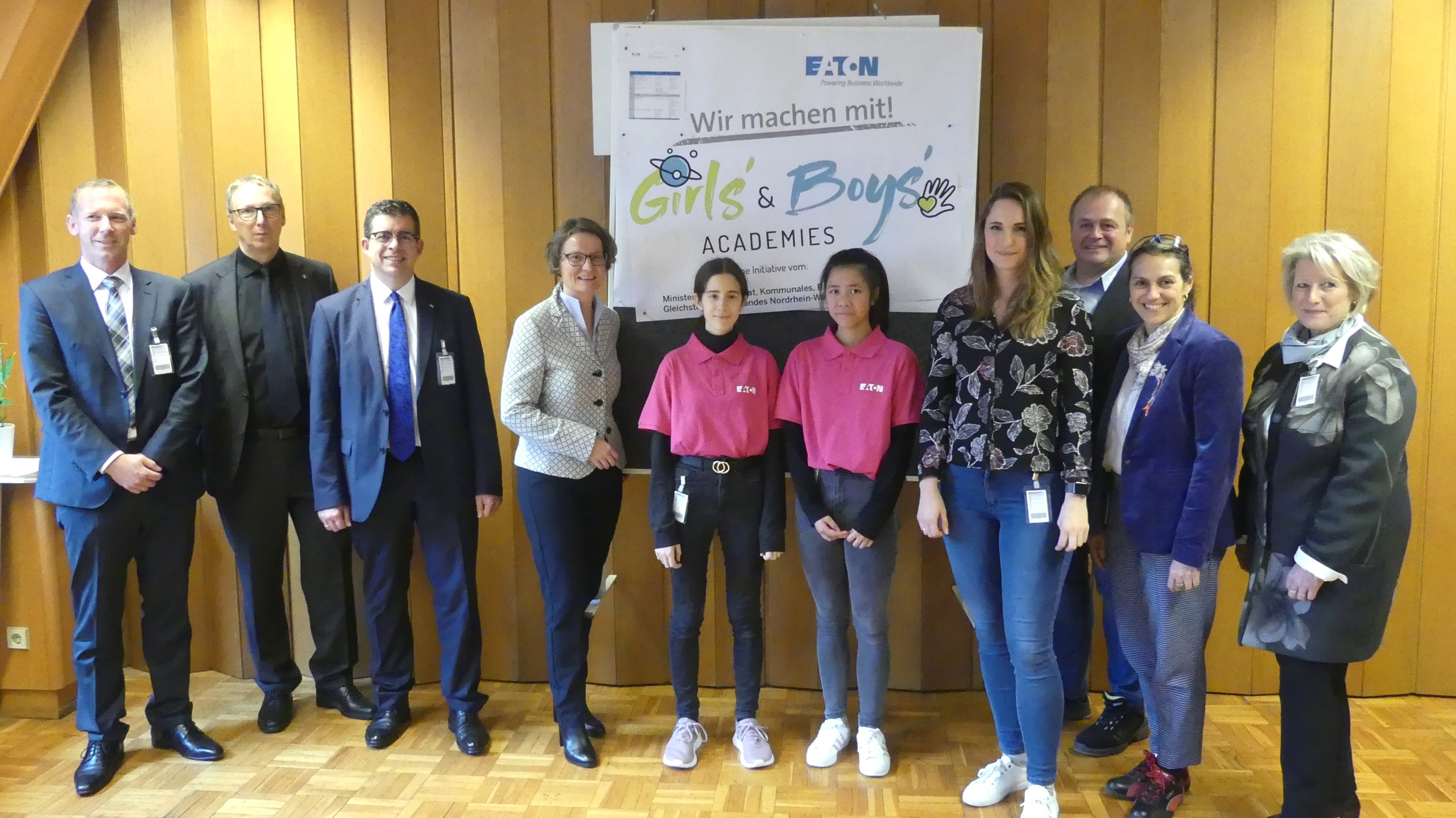 Besuch Ina Scharrenbach Eaton Gruppenfoto