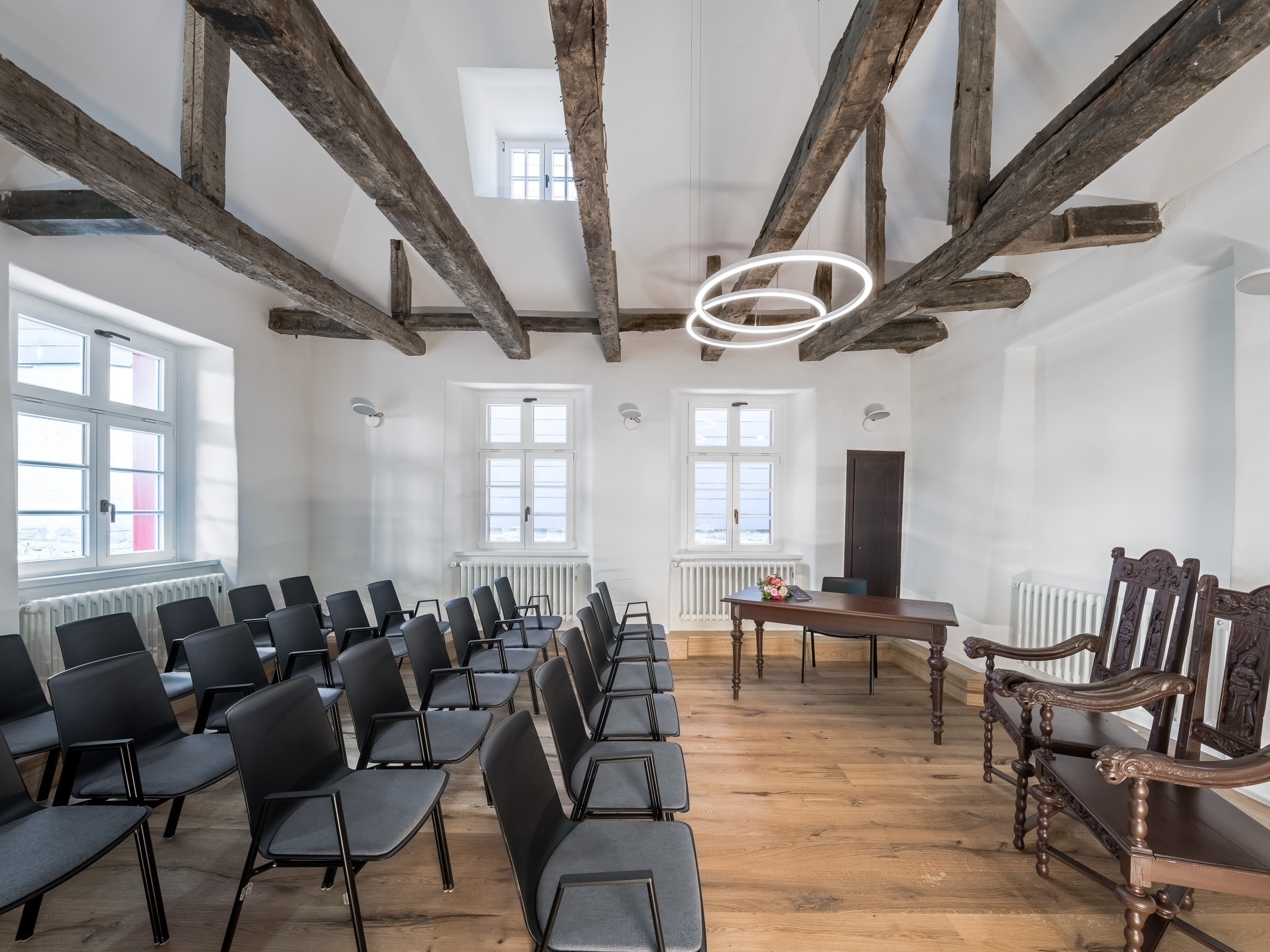 Trauzimmer mit Bestuhlung