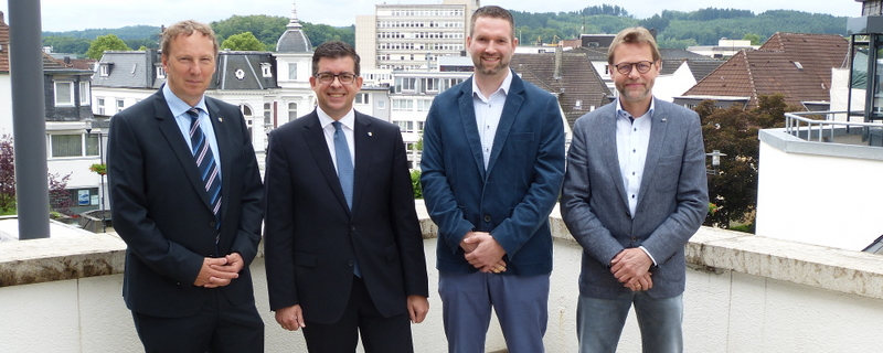 "Ein Mann vom Fach, ein Mann von hier" Jürgen Hefner, Frank Helmenstein, Uwe Gothow, Hansjörg Mecke (Foto: Siegfried Frank | Stadt Gummersbach)